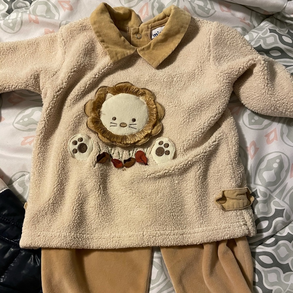 Cuddly lion outfit 18 months